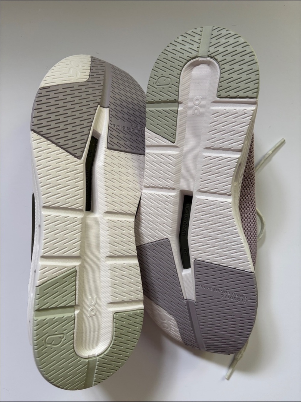 On Running On Cloud Shoes Sneakers Women's Cloudeasy Color: Heron/Aloe size 8.5 - Picture 10 of 12